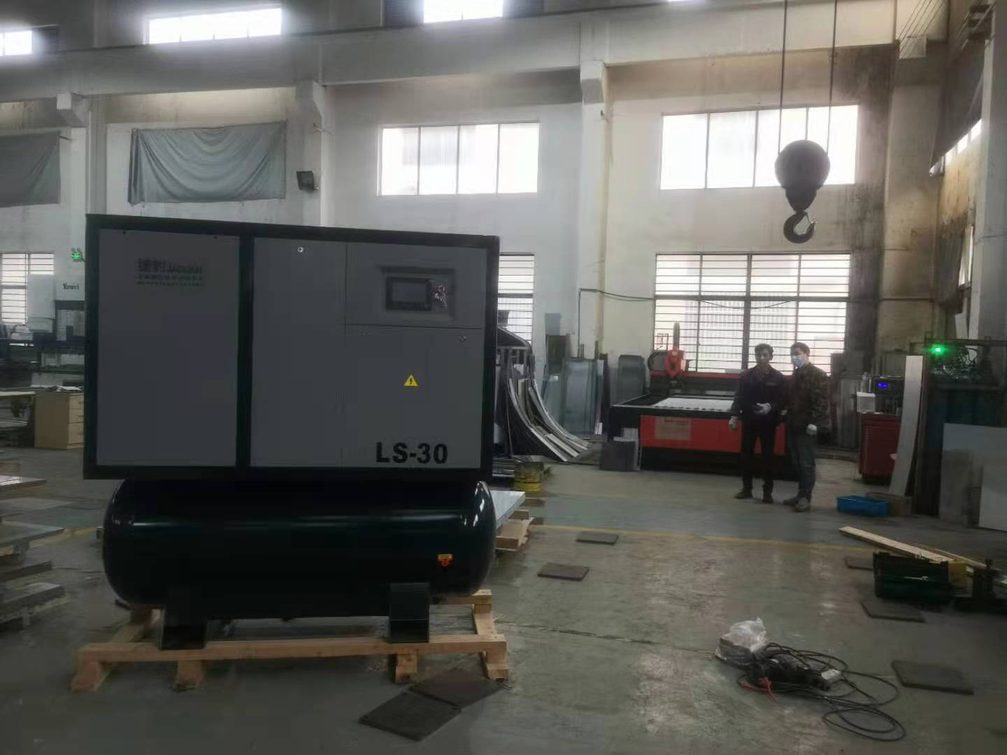 激光行業選用捷豹集成一體式空壓機